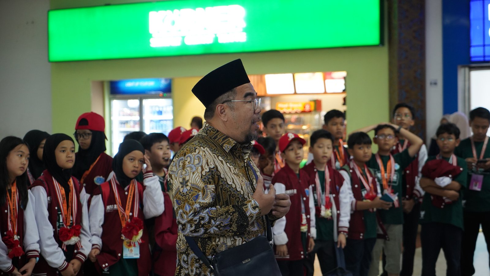 Dr. Raden Ridwan Hasan Saputra M, Si.